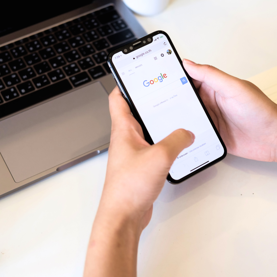 AI-assisted-web-chat-hero-img-1